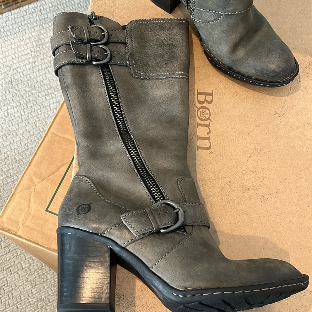 Born brand women’s boots. Size 7 medium.